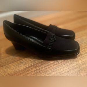 Loafer pumps
